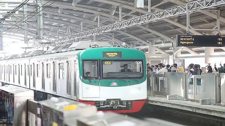 মেট্রােরেলে খুব সকালে যাত্রী কম, রাতে ভিড় থাকলেও চলাচল থেমে যায় আগেই