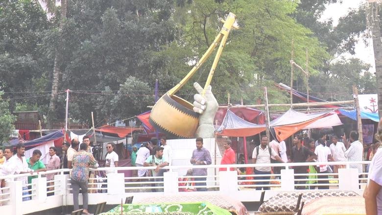 কুষ্টিয়া ছেঁউড়িয়ায় একতারা-ডুগডুগির সুরে মুখরিত লালন দোলপূর্ণিমা উৎসব শুরু