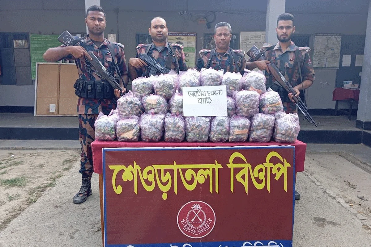 কুষ্টিয়া সীমান্তে বিপুল পরিমাণ বিদেশি চকলেট বাজি উদ্ধার