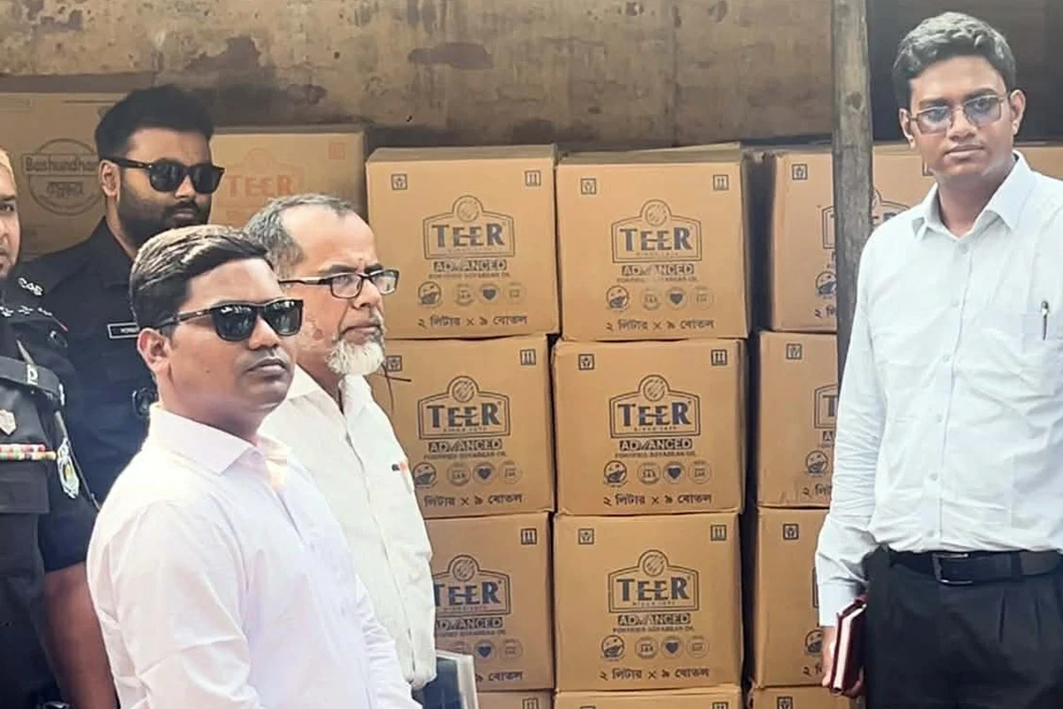 কুষ্টিয়ায় ভোজ্যতেল মজুতের অপরাধে ব্যবসায়ীকে লাখ টাকা জরিমানা