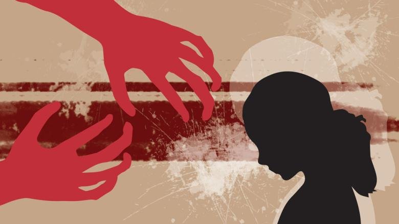 স্কুল থেকে ছাত্রীকে অচেতন অবস্থায় উদ্ধারের ঘটনায় ধর্ষণ মামলা, দপ্তরি গ্রেপ্তার