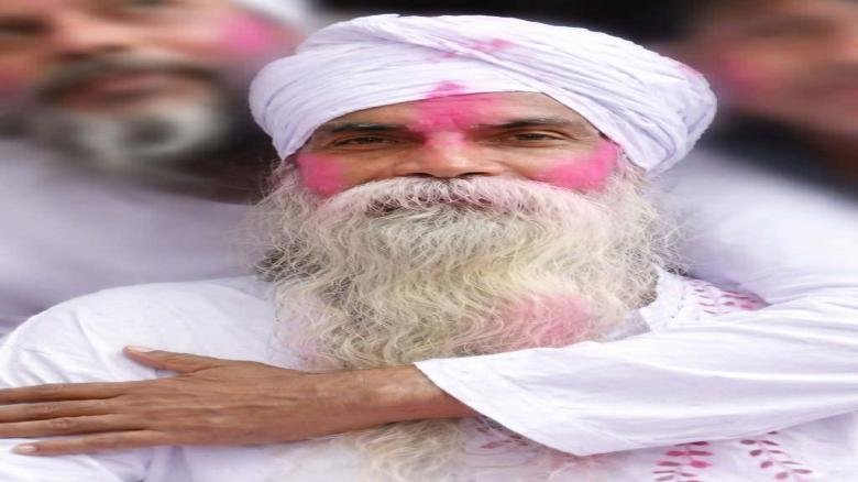 কুষ্টিয়ার দৌলতপুরে ধর্ম বিকৃতিকারী সেই ভন্ডপীর শামীম রেজার আস্তানায় হামলা ভাঙচুর ও অগ্নিসংযোগ!