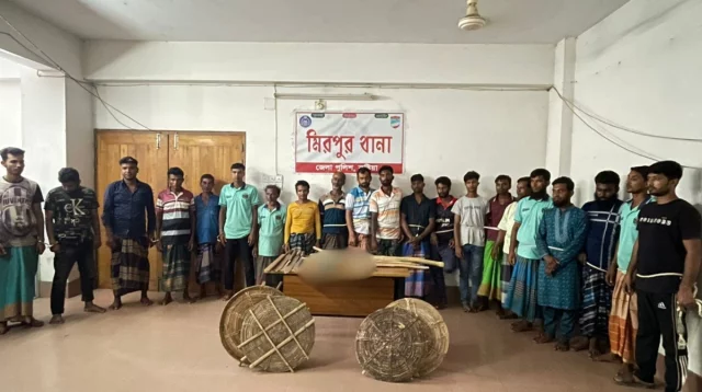 শিশুদের খেলাকে কেন্দ্র করে দুপক্ষের সংঘর্ষ, হাতুড়ির আঘাতে অভিভাবক আহত