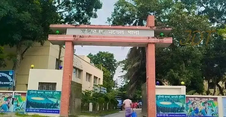 দুপুরে স্বামীর সঙ্গে বিচ্ছেদ, সন্ধ্যায় বিদ্যুৎস্পৃ...