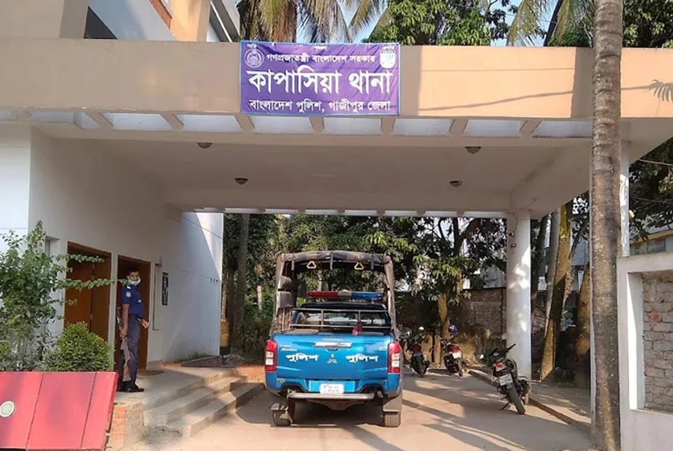 কাপাসিয়ায় একই পরিবারের ৫ জনকে গলা কেটে হত্যা, পলাত...